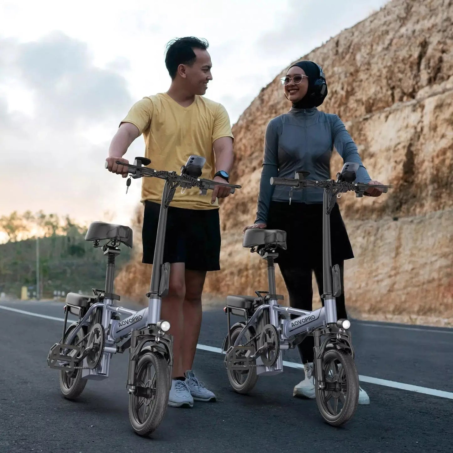 14'' Foldable Electric Bike 500W Motor 48V 10.4AH Battery 22MPH Max Speed 28Miles Long Range with Two Seats for Adult